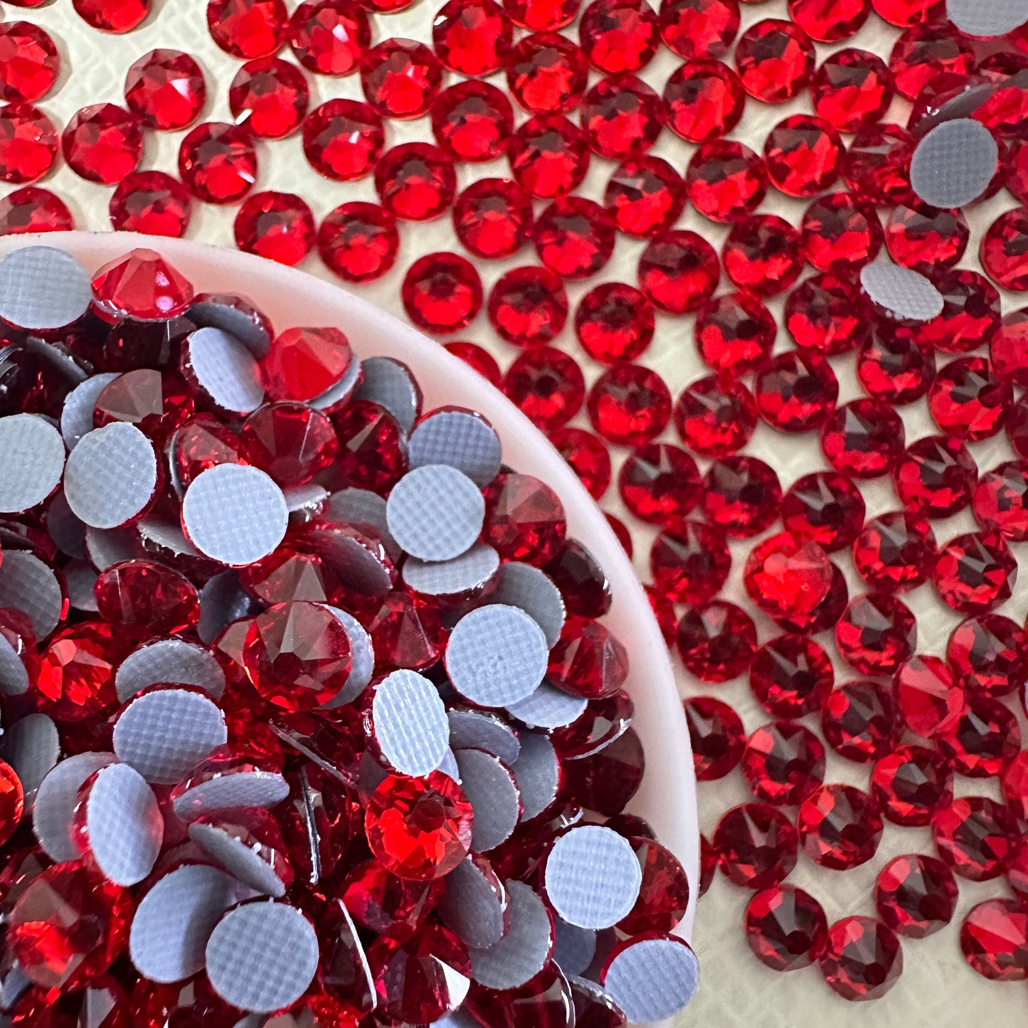 Dazzling Bright Wholesale 1440pcs 16 Facets Normal Color Hot-Fix Flat Back Glass Crystal Rhinestones Nail Art DIY Crafting
