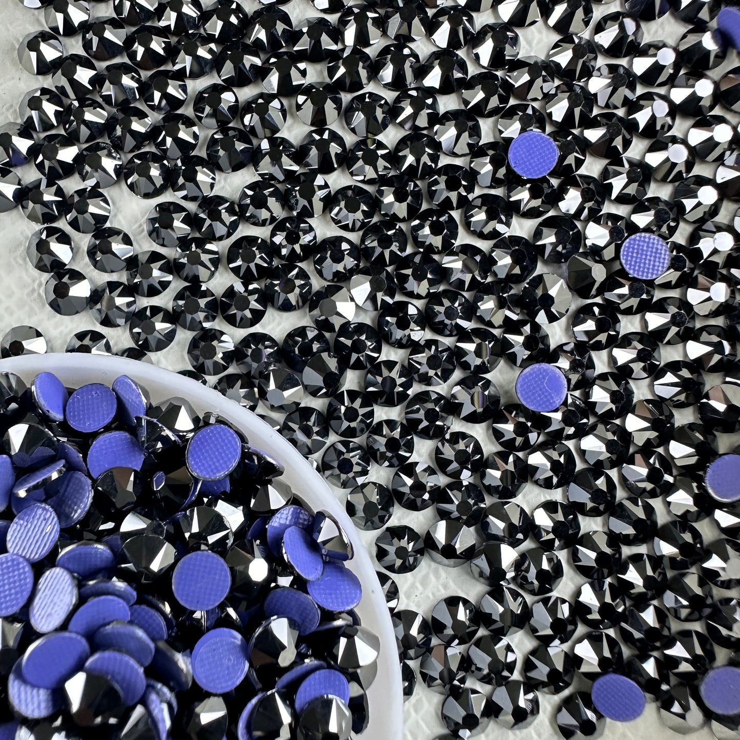 Dazzling Bright Wholesale 1440pcs 16 Facets Normal Color Hot-Fix Flat Back Glass Crystal Rhinestones Nail Art DIY Crafting