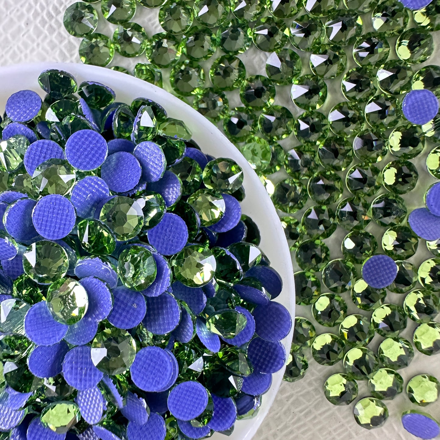 Dazzling Bright Wholesale 1440pcs 16 Facets Normal Color Hot-Fix Flat Back Glass Crystal Rhinestones Nail Art DIY Crafting