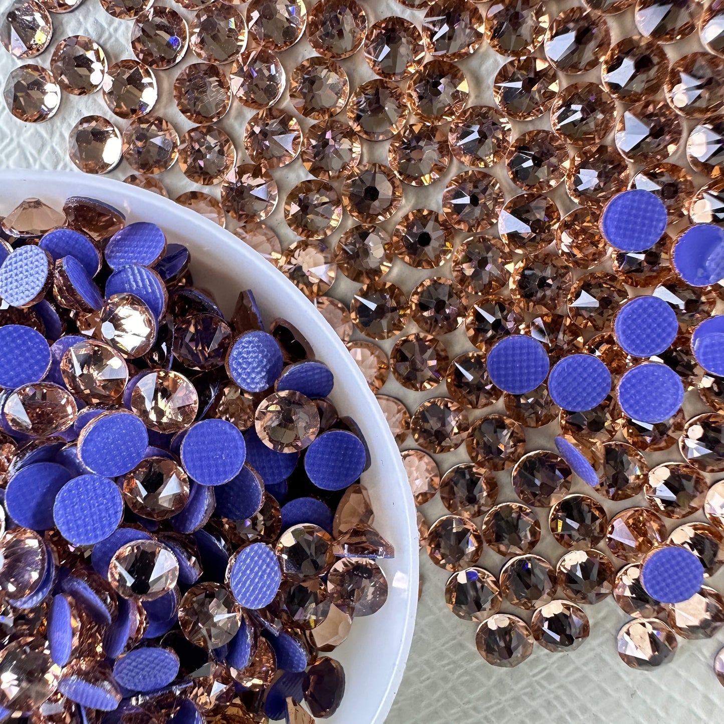 Dazzling Bright Wholesale 1440pcs 16 Facets Normal Color Hot-Fix Flat Back Glass Crystal Rhinestones Nail Art DIY Crafting