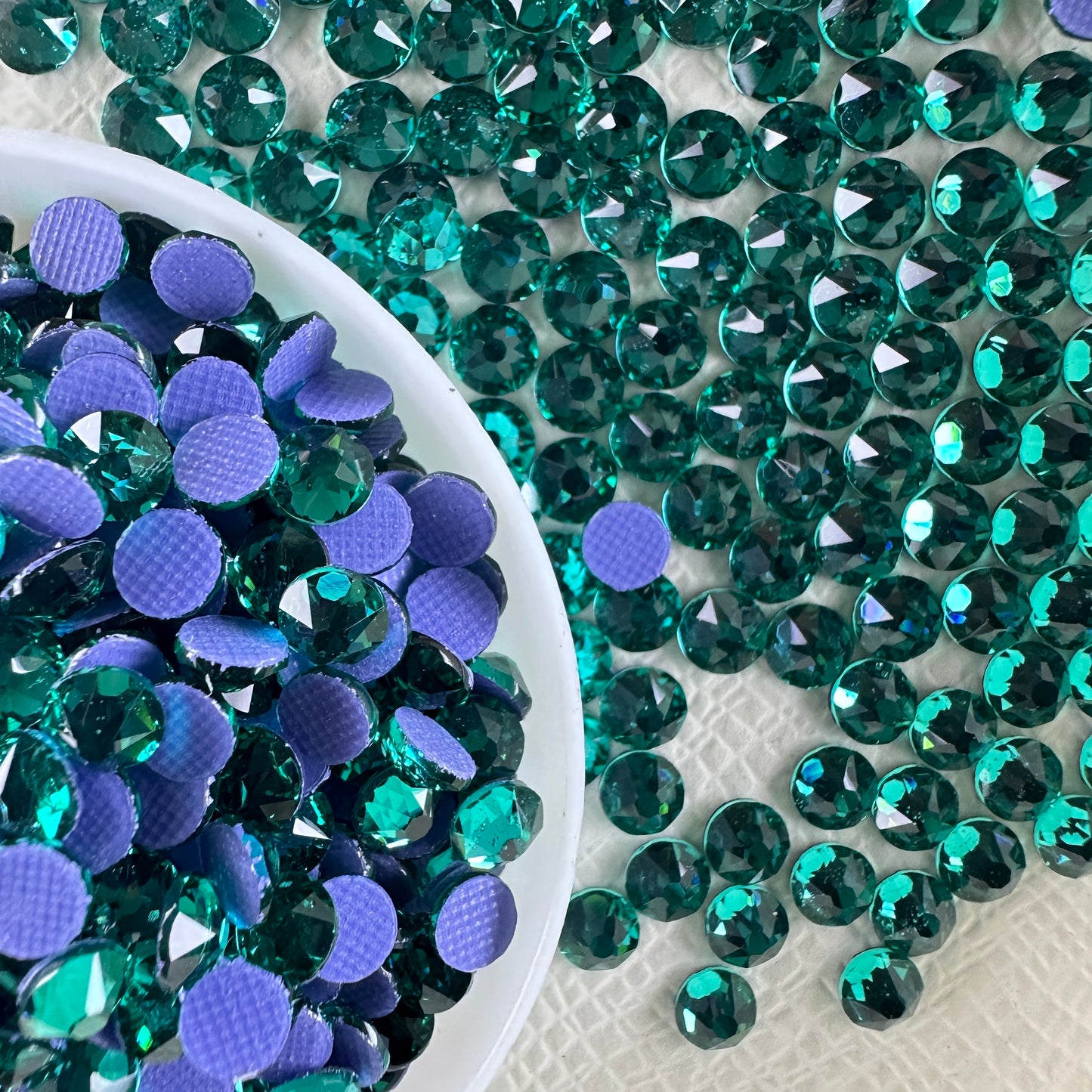 Dazzling Bright Wholesale 1440pcs 16 Facets Normal Color Hot-Fix Flat Back Glass Crystal Rhinestones Nail Art DIY Crafting