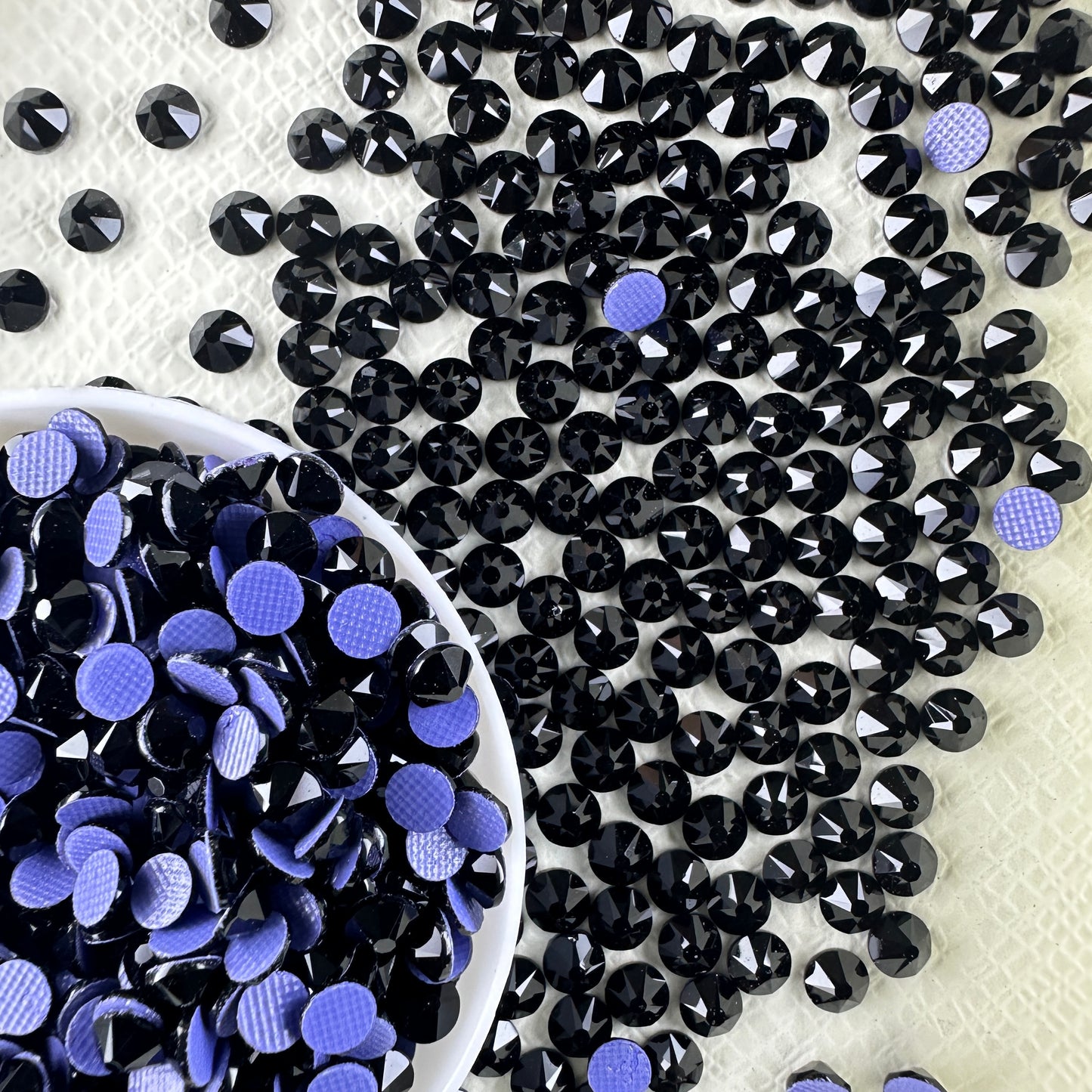 Dazzling Bright Wholesale 1440pcs 16 Facets Normal Color Hot-Fix Flat Back Glass Crystal Rhinestones Nail Art DIY Crafting