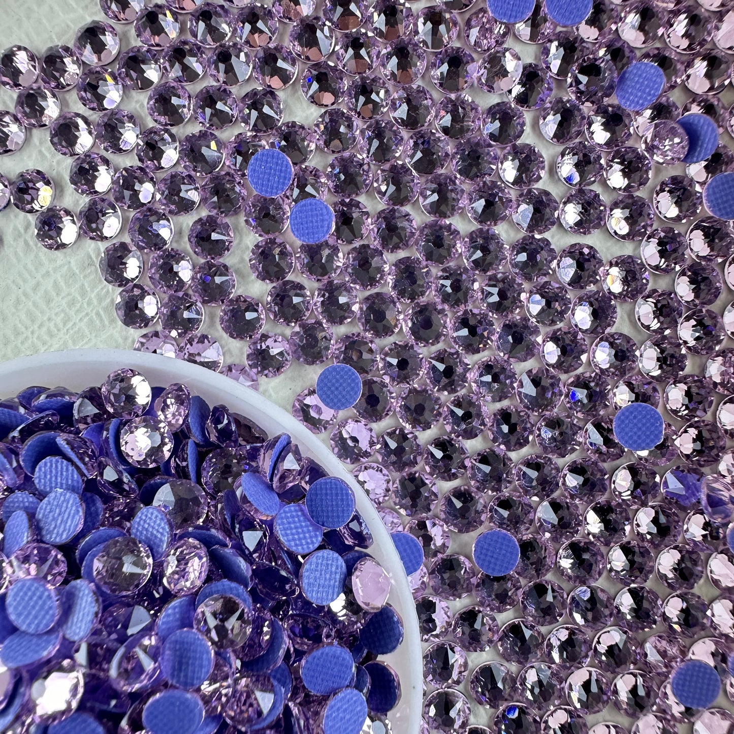 Dazzling Bright Wholesale 1440pcs 16 Facets Normal Color Hot-Fix Flat Back Glass Crystal Rhinestones Nail Art DIY Crafting