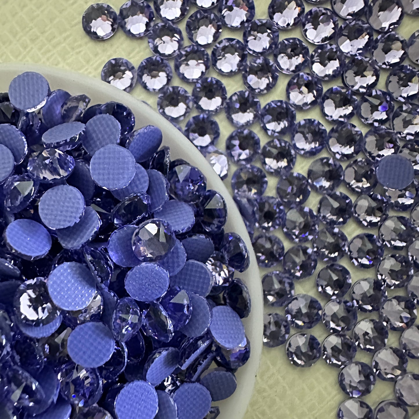 Dazzling Bright Wholesale 1440pcs 16 Facets Normal Color Hot-Fix Flat Back Glass Crystal Rhinestones Nail Art DIY Crafting