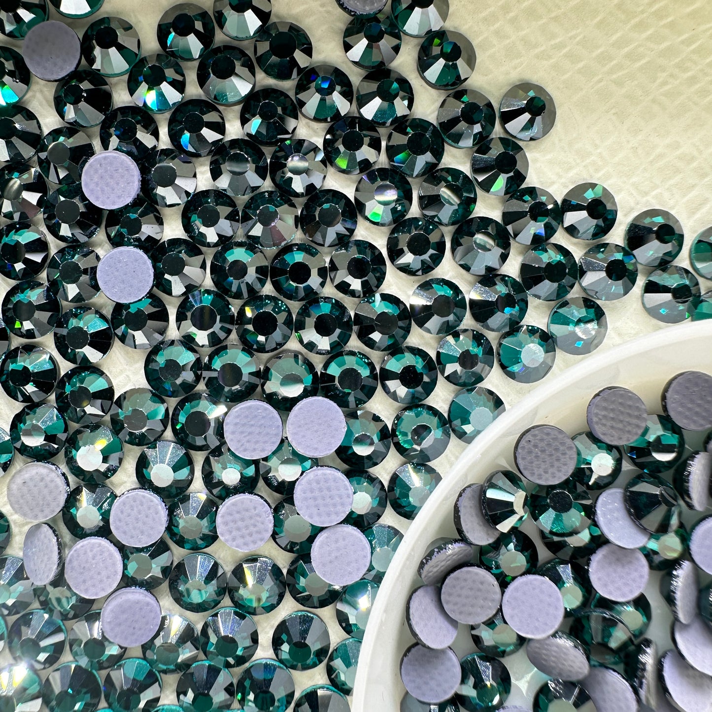 SS6-SS20 Bulk High Quality Crystal Glass Hotfix Rhinestone Wholesale Flatback Rhinestones for Bags Nail Art & Garment